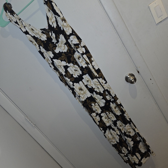 Old Navy Dresses & Skirts - Old Navy Black and Cream Floral Jumpsuit